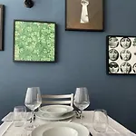 Отель Mambo