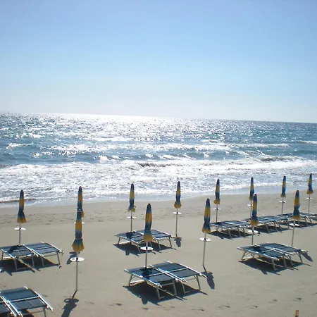 Mambo Hotel