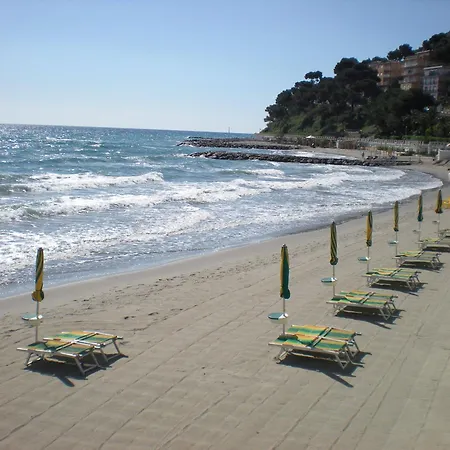 Mambo Hotel 3*